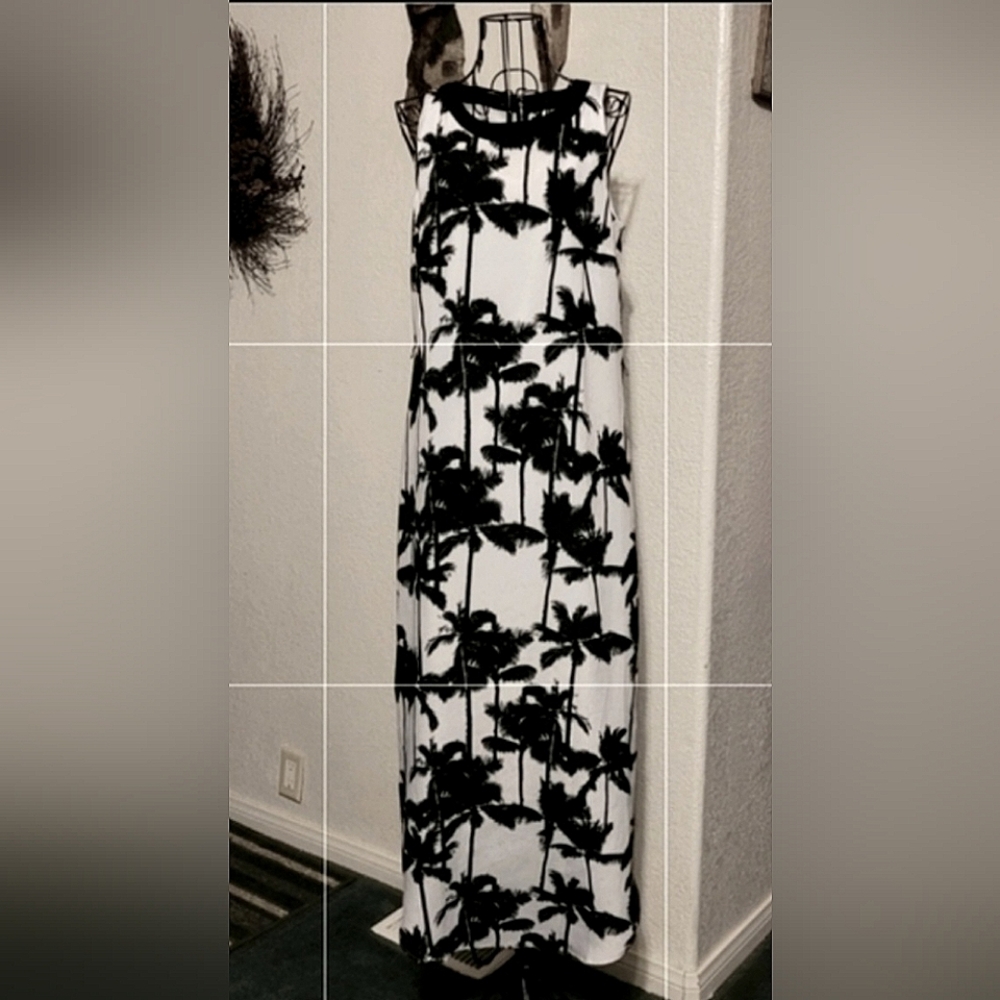 Kensie Maxi Sleeveless Dress - Picture 5 of 11